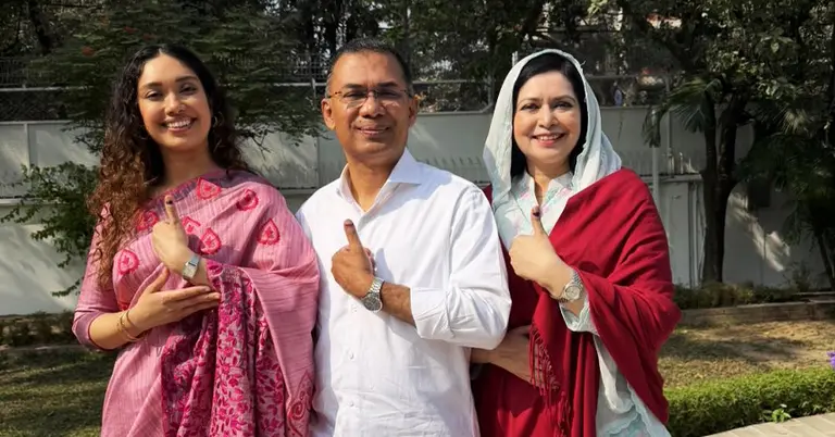 স্ত্রী-কন্যার সঙ্গে তারেক রহমান